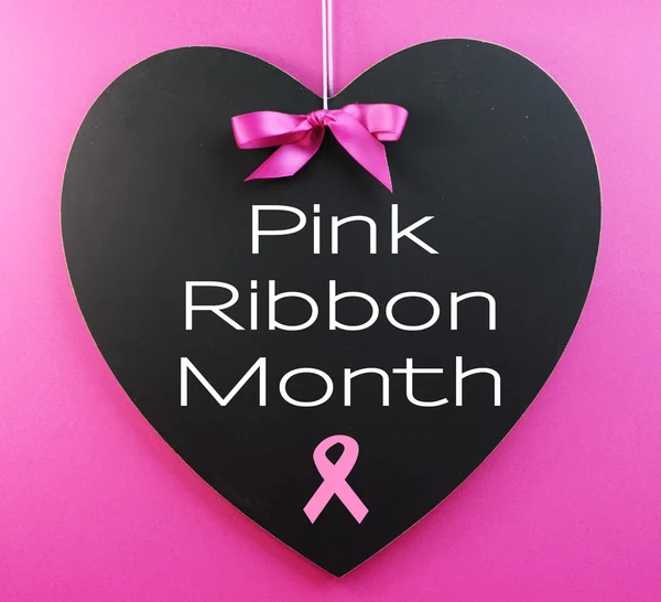 Świadomości raka piersi różową wstążką października — Zdjęcie stockowe
