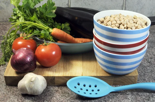 Wegetariańskie gotowanie i jedzenie przygotowanie koncepcji zdrowej diety — Zdjęcie stockowe