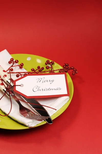 Modern red and lime avocado green Christmas lunch or dinner table place setting. — Stock Photo, Image