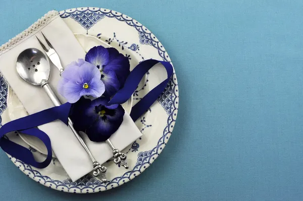 Starožitné prostírání jídelní stůl-vintage styl — Stock fotografie