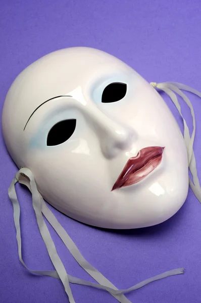 Керамическая маска для актера, театральная концепция — стоковое фото