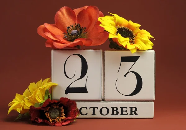 Zapisz w kalendarzu daty dla poszczególnych dni w październiku — Zdjęcie stockowe