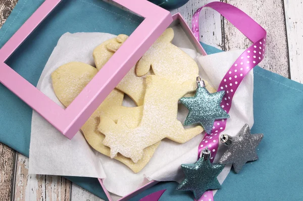 Bakken zelfgemaakte christmas zandkoek cookie koekjes - bij een reeks hoort — Stockfoto