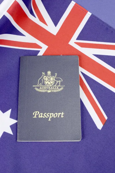 Australische reizen concept met paspoort en vlag — Stockfoto