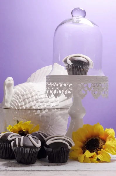 Modern Thanksgiving turkey tureen and cupcake stand on shabby chic table — Stock Photo, Image
