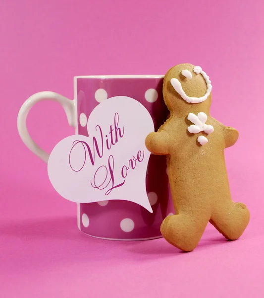 Pink Christmas with gingerbread men. — Stock Photo, Image