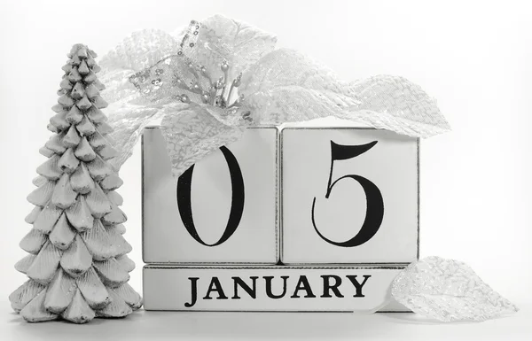 빈티지 레트로 1 월에 개별 일 날짜 흰색 나무 블록 캘린더 저장 — 스톡 사진