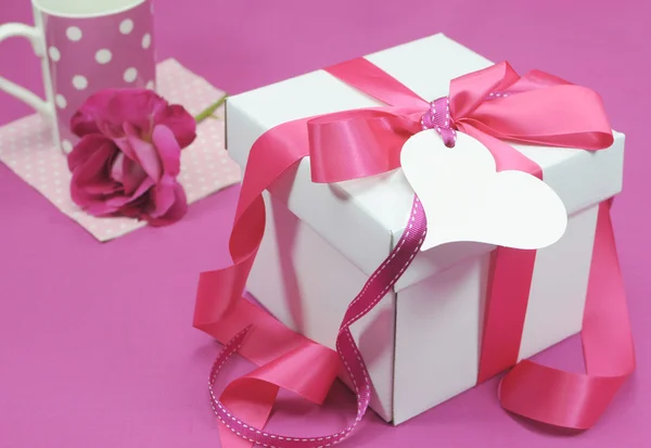 Beautiful pink and white gift — Stock Photo, Image