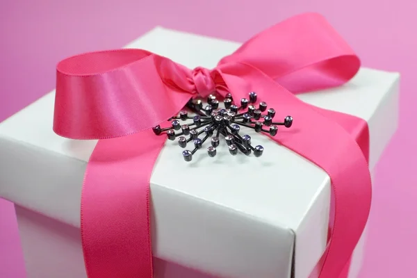 Beautiful pink and white gift — Stock Photo, Image