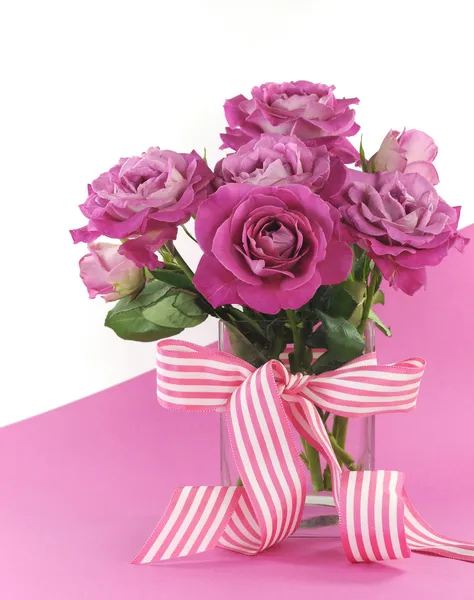 Beautiful pink gift roses on pink and white background — Stock Photo, Image