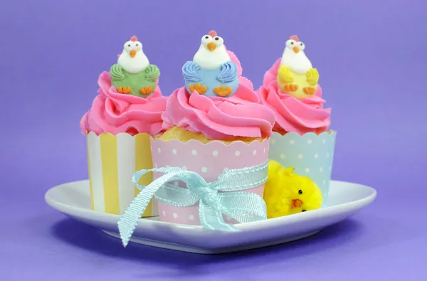 Happy Easter pink, yellow and blue cupcake fairy cakes. — Stock Photo, Image