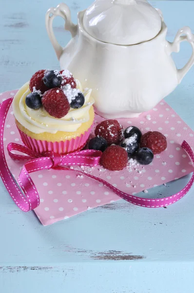 Retro vintage Happy Mothers Day cupcakes — Stock Photo, Image