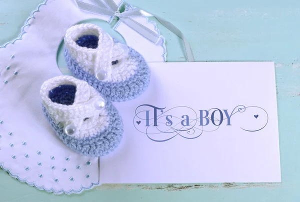 Baby boy nursery blue and white wool booties, bib and card with — Stock Photo, Image