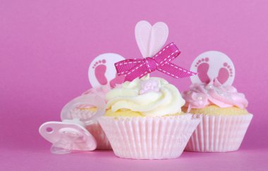 pembe Tema bebek kız üç kukla emzik ile cupcakes 
