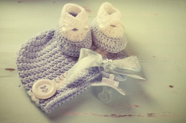 Retro vintage filtre bebek oğlan mavi beyaz patik ve kaporta