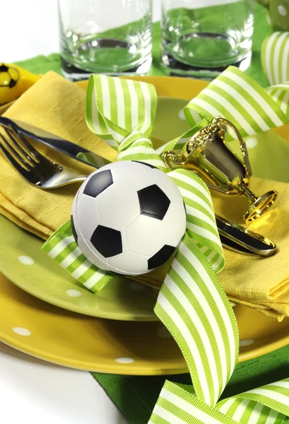 Футбольный стол в желтом и зеленом цвета команды - сл. — стоковое фото
