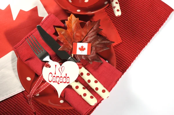 Feliz Día de Canadá mesa roja y blanca —  Fotos de Stock
