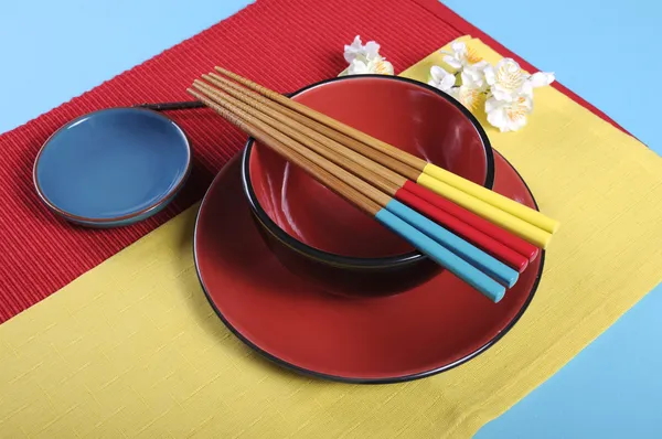 Farbenfrohe moderne japanische orientalische Tischdekoration — Stockfoto