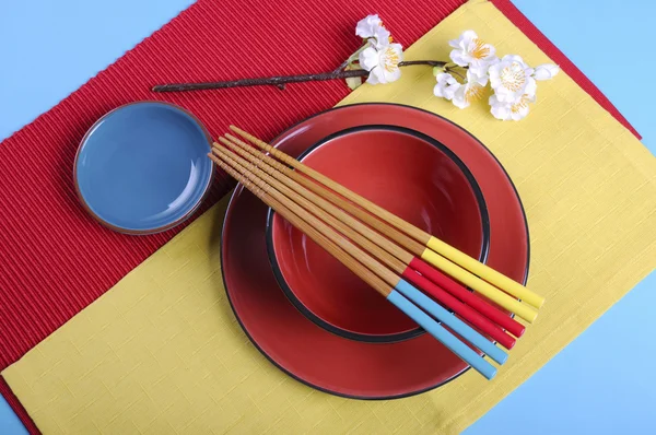 Coloré moderne japonais Oriental table lieu réglage — Photo