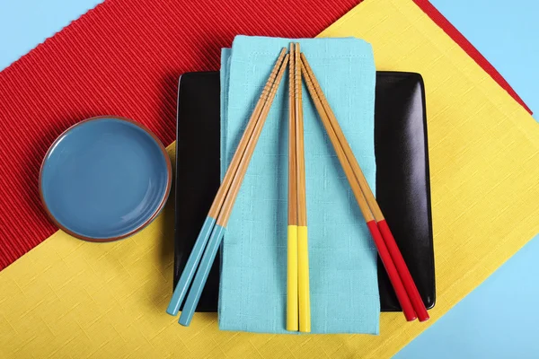 Coloré moderne japonais Oriental table lieu réglage — Photo