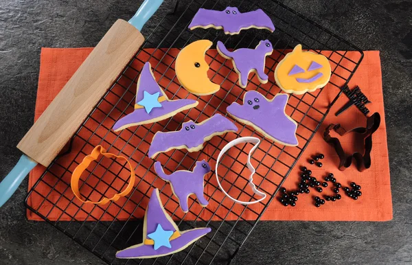 Feliz Halloween púrpura y naranja galletas — Foto de Stock