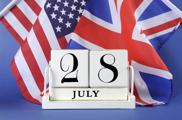 Calendrier bloc blanc de style vintage pour le 28 juillet, début de la Première Guerre mondiale, centenaire, 1914 à 2014, avec États-Unis, étoiles et rayures, et Royaume-Uni, Union Jack, drapeau . — Photo