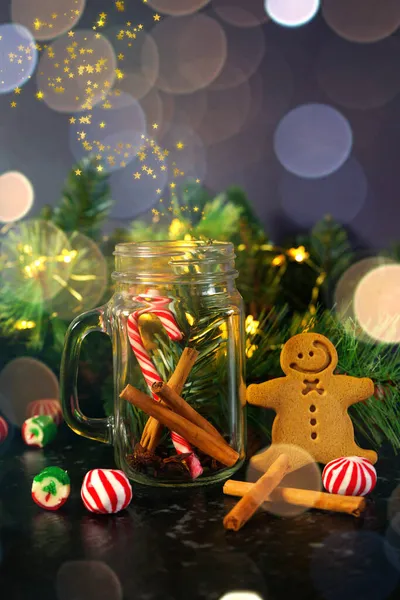 Christmas traditional spiced tea with bokeh lights. — Stock Photo, Image