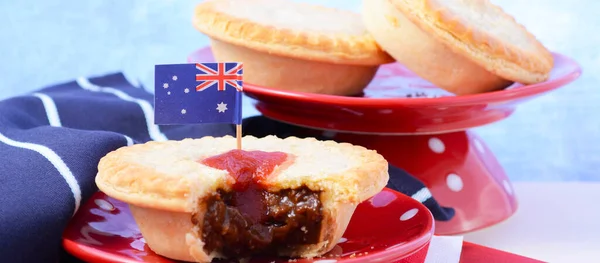 Banner de fondo tradicional de pasteles de carne australiana. —  Fotos de Stock