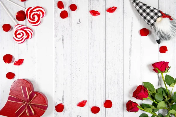 Valentinstag Bauernhaus Thema Hintergrund auf weißem Holz Hintergrund. — Stockfoto