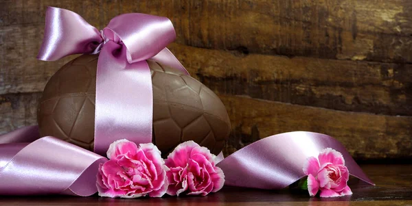 Happy Easter chocolate easter egg — Stock Photo, Image