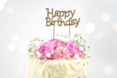 Düğün ya da doğum günü pastası Bokeh Parti Işıkları.