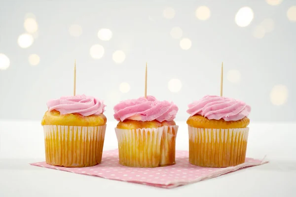 Cupcake Topper Mockup. White background with bokeh party fairy lights. —  Fotos de Stock