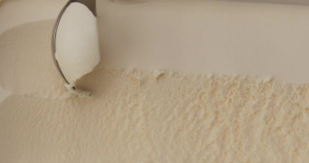 Zpomalení Vanilková Zmrzlina Nabitá Lžící Textura Rohlíků Zmrzlinou Nabírá — Stock video