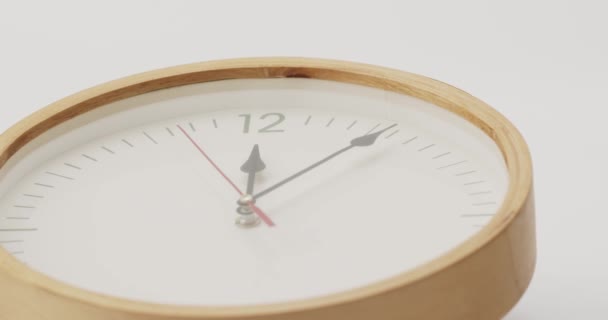 Zoom Relógio Parede Madeira Dizer Hora Horas Hora Fazer Uma — Vídeo de Stock