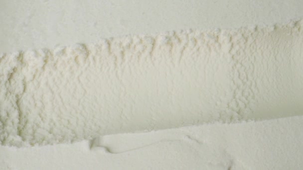 Перемещение Следов Камеры После Сбора Мороженого Ложкой Текстура Мороженого Мягкая — стоковое видео