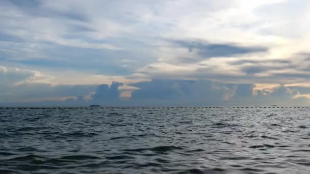 Rustige Zee Avond Heeft Kleine Golven Wind Waait Licht Sfeer — Stockvideo