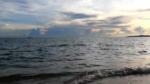 Удар Солнца Морскую Воду Вид Закат Романтичный — стоковое видео