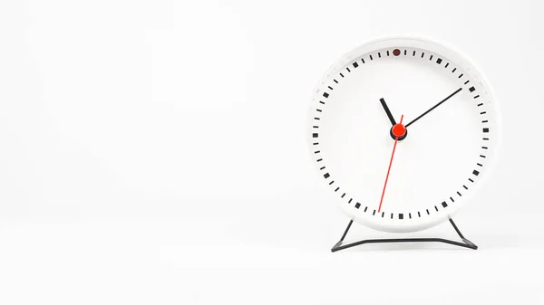 白い背景に隔離された白い時計ショータイム10 — ストック写真