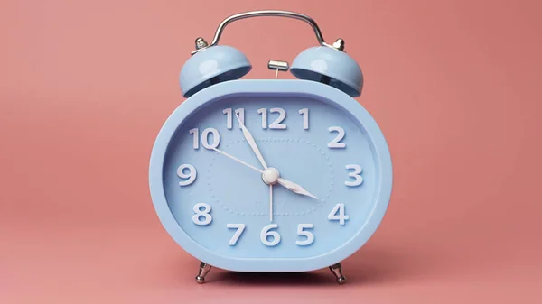 Будильник Годинник Ізольовано Рожевому Фоні — стокове фото
