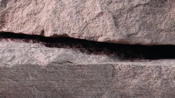 Velká Hnědá Kamenná Deska Vypadá Silný Odolný Tloušťka Kamene — Stock video