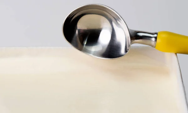 Закрийте Морозиво Vanilla Front — стокове фото
