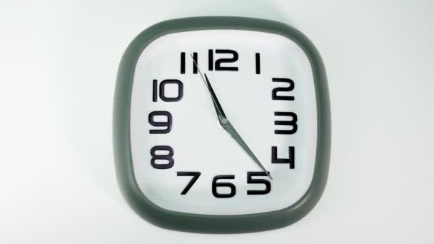 Reloj Pared Blanco Dice Hora Punto Tiempo Pasó Lentamente Día — Vídeo de stock