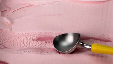 Dondurma ve çilek..