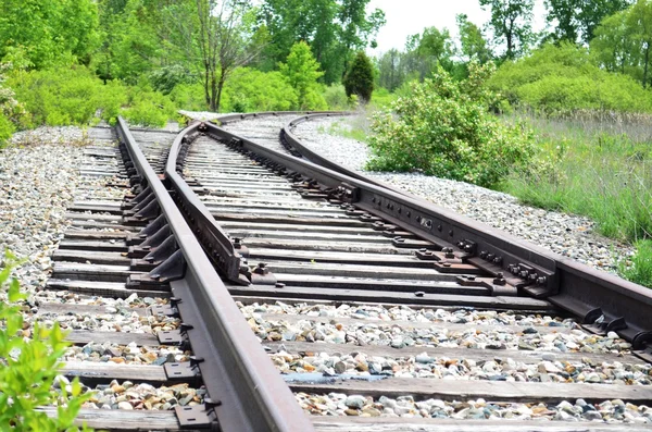 Carriles de ferrocarril oxidados y abandonados — Foto de Stock