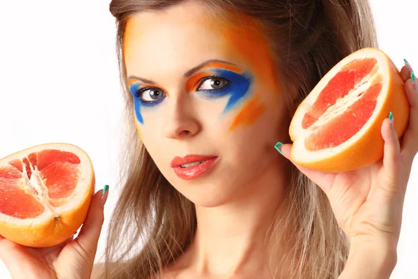 Young woman and grapefruit — Stock Photo, Image