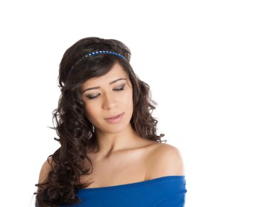 bir kadınla birlikte aşağı bakıyor saç jant