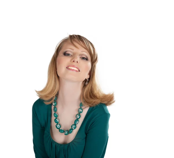 Skönhet porträtt av en blondin i en grön klänning — Stockfoto