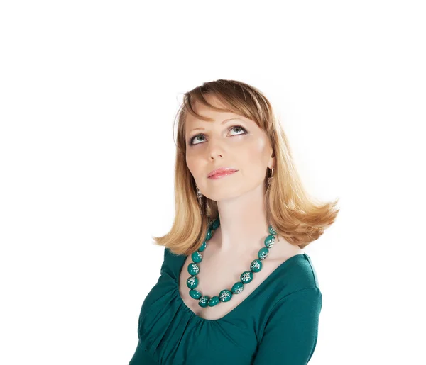 Schoonheid portret van een blonde in een groene jurk — Stockfoto