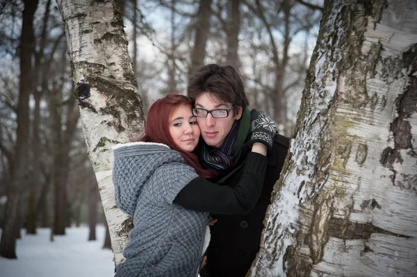 Garçon et fille en hiver — Photo