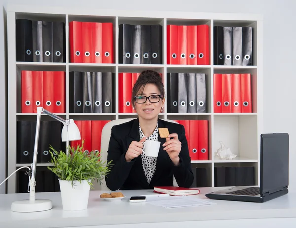 Geschäftsfrau im Amt — Stockfoto